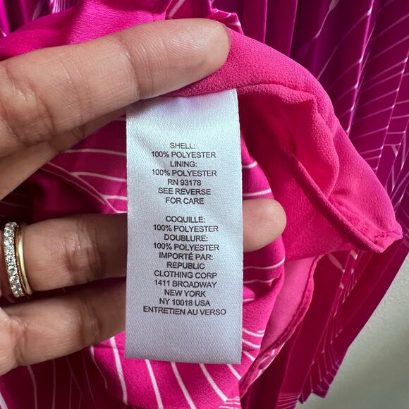 Elie Tahari Chain Halter Pleated Bright Pink Top Women's Size Large Loose Fit - Picture 10 of 11